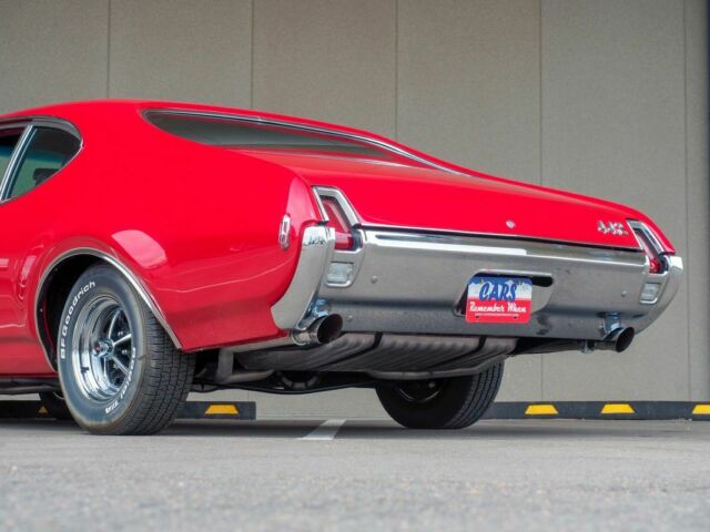 1969 Red Oldsmobile 442 --