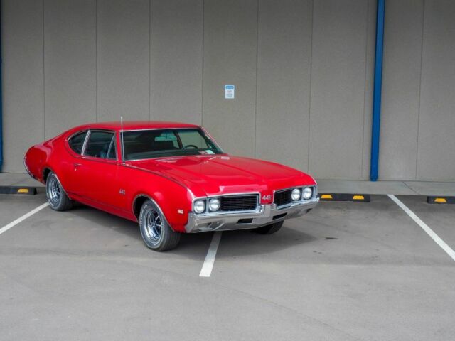 1969 Red Oldsmobile 442 --