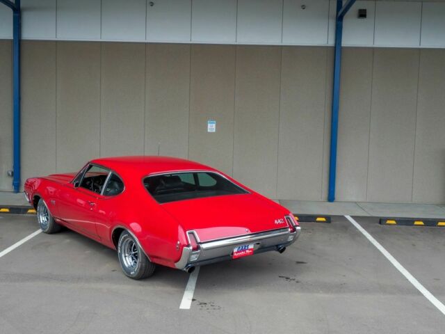 1969 Red Oldsmobile 442 --