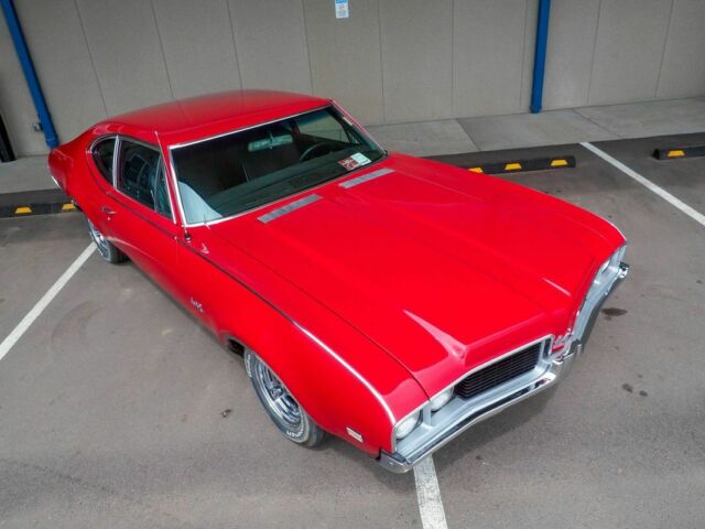 1969 Red Oldsmobile 442 --