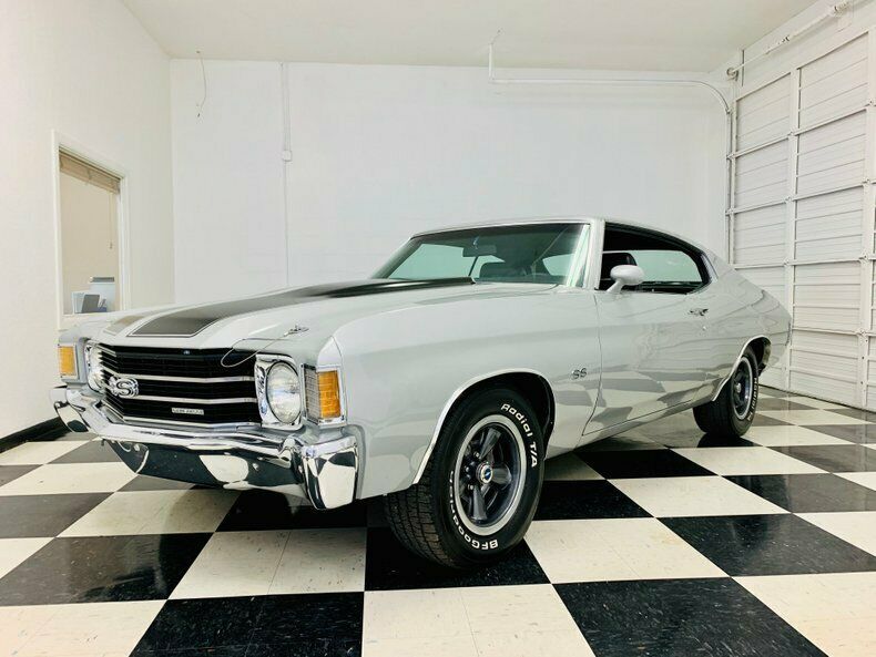 1972 Silver Chevrolet Chevelle Coupe