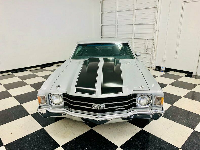 1972 Silver Chevrolet Chevelle Coupe