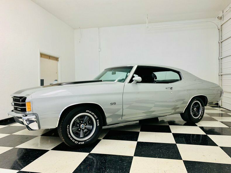 1972 Silver Chevrolet Chevelle Coupe
