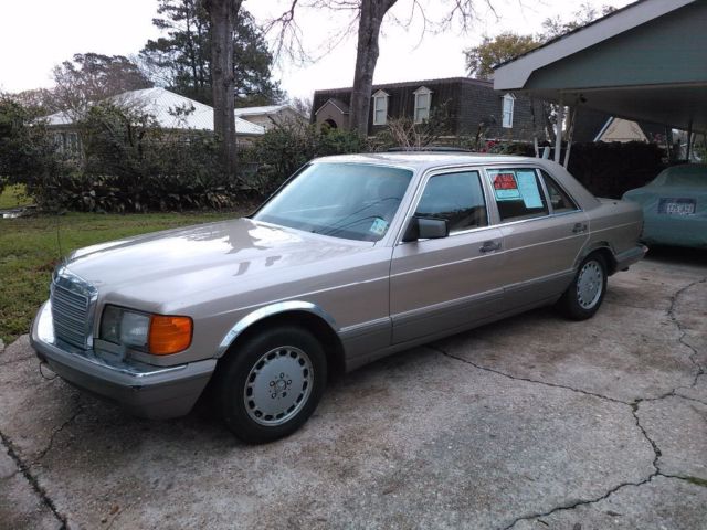 1988 Gold Mercedes-Benz S-Class Sedan