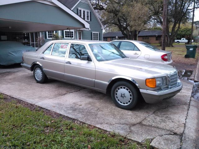 1988 Gold Mercedes-Benz S-Class Sedan