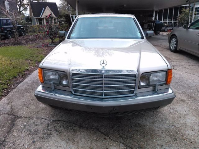 1988 Gold Mercedes-Benz S-Class Sedan