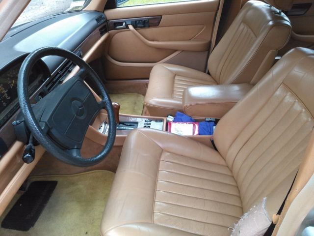 1988 Gold Mercedes-Benz S-Class Sedan