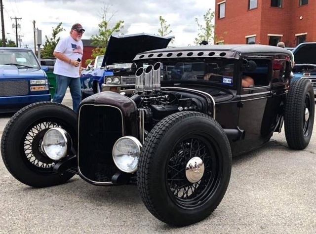1934 Black Oldsmobile JAGUAR Coupe