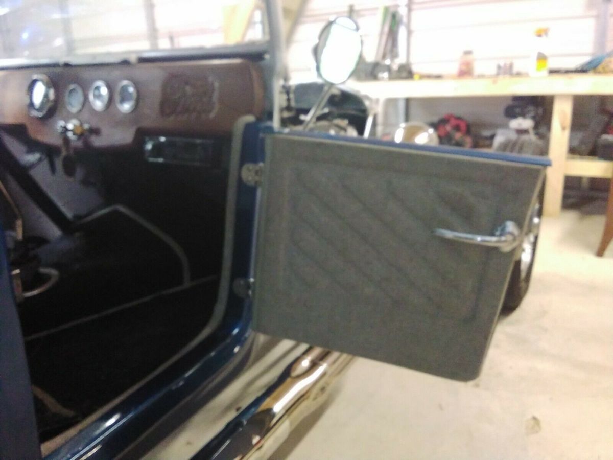 1925 Ford c cab 3 door