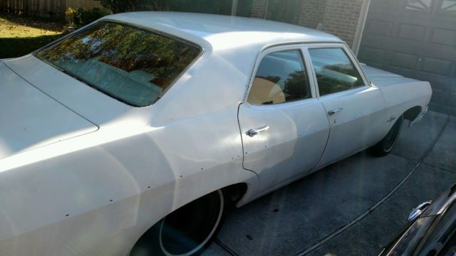 1970 White Chevrolet Impala Sedan