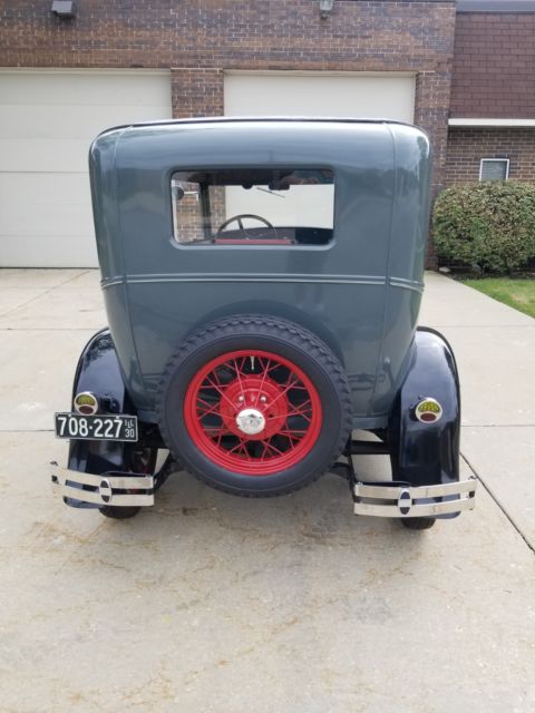 1930 Grey/Green Ford Model A Sedan