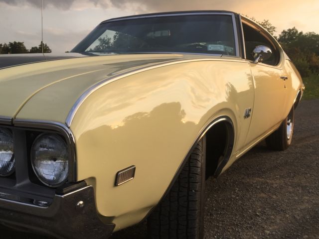 1969 Yellow Oldsmobile 442