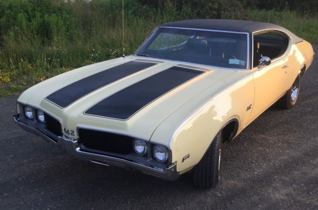 1969 Yellow Oldsmobile 442