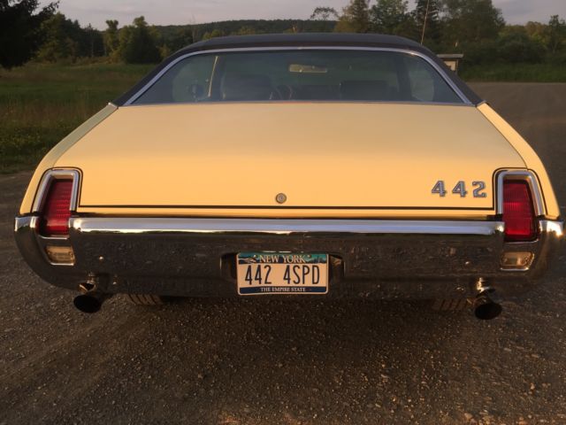 1969 Yellow Oldsmobile 442