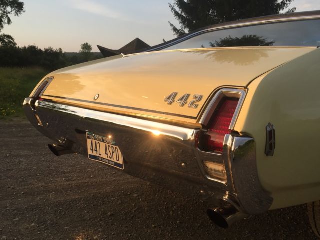 1969 Yellow Oldsmobile 442