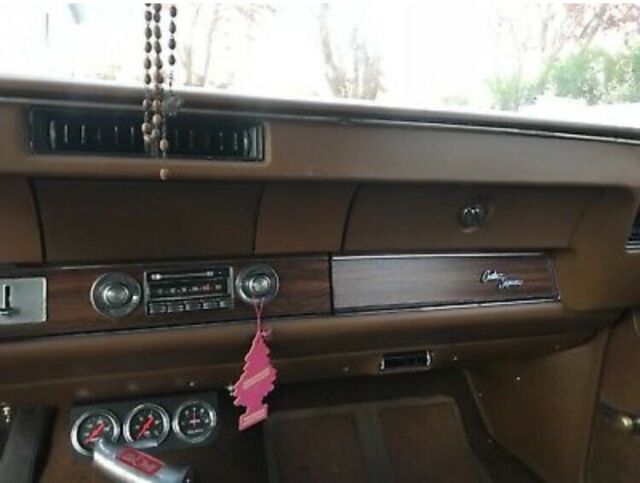 1972 Gold Oldsmobile Cutlass Coupe