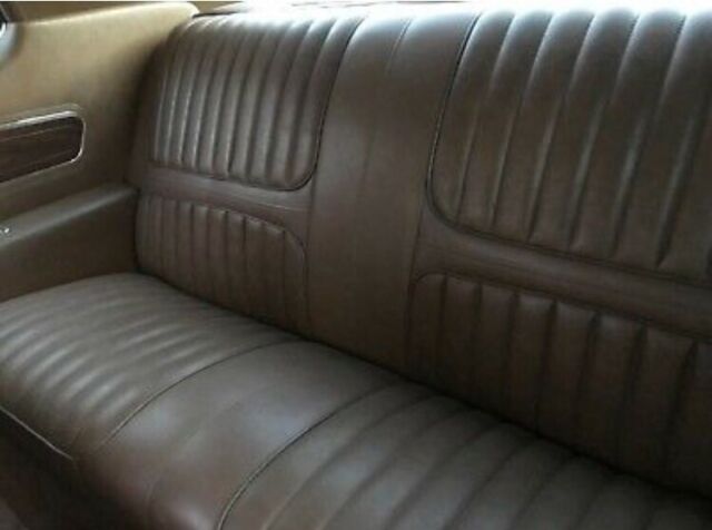 1972 Gold Oldsmobile Cutlass Coupe