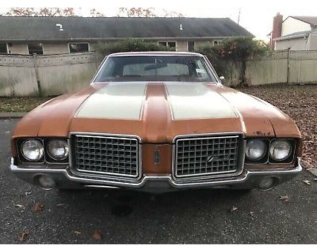 1972 Gold Oldsmobile Cutlass Coupe