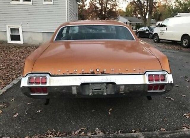 1972 Gold Oldsmobile Cutlass Coupe