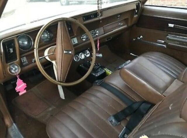 1972 Gold Oldsmobile Cutlass Coupe