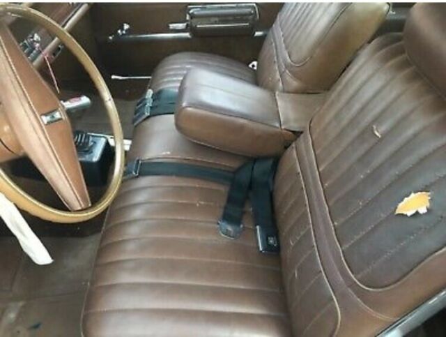 1972 Gold Oldsmobile Cutlass Coupe