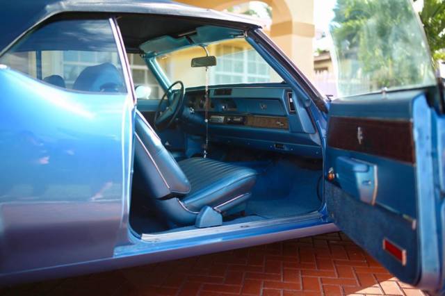1970 metalic Blue Oldsmobile 442 Convertible