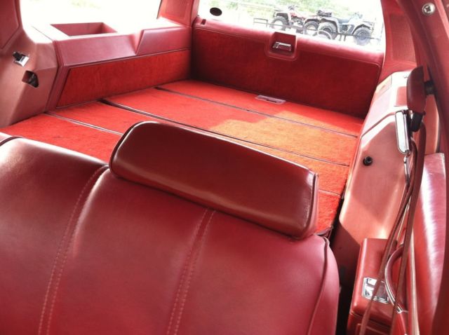 1977 White Oldsmobile Custom Cruiser Wagon