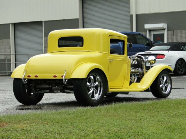 1930 Oldsmobile 3 Windows Coupe