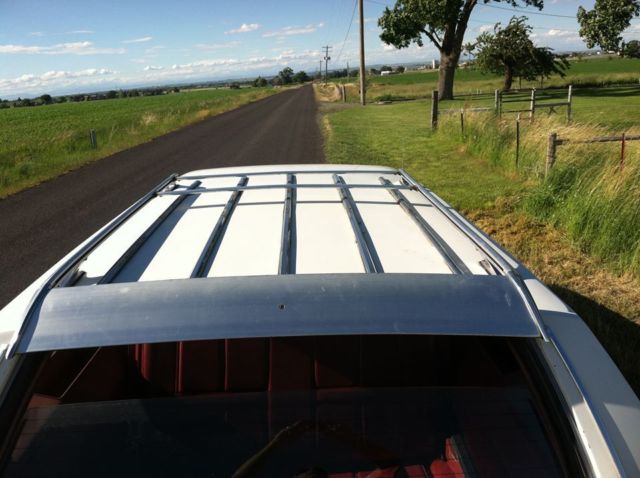 1977 White Oldsmobile Custom Cruiser Wagon