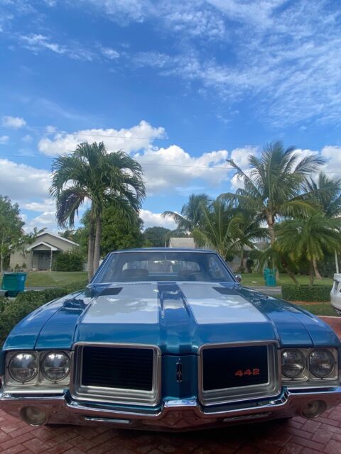 1968 Blue Oldsmobile Cutlass Coupe