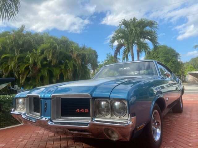 1968 Blue Oldsmobile Cutlass Coupe