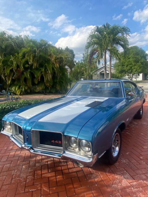 1968 Blue Oldsmobile Cutlass Coupe