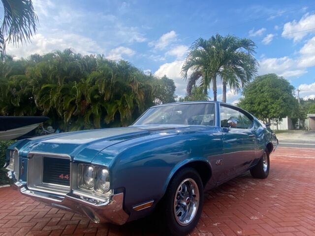 1968 Blue Oldsmobile Cutlass Coupe