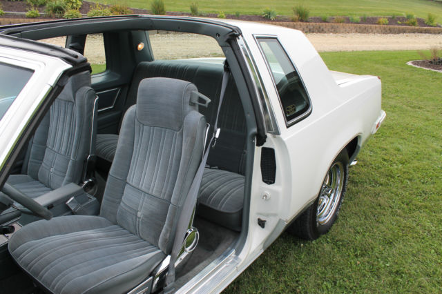 1985 White Oldsmobile 442 Coupe with T-Tops