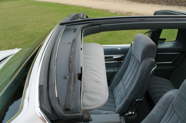 1985 White Oldsmobile 442 Coupe with T-Tops