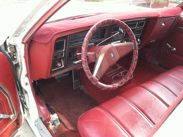 1977 White Oldsmobile Custom Cruiser Wagon