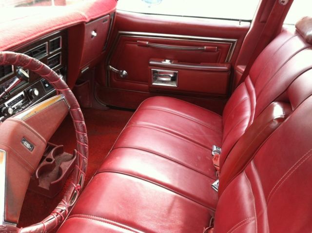 1977 White Oldsmobile Custom Cruiser Wagon