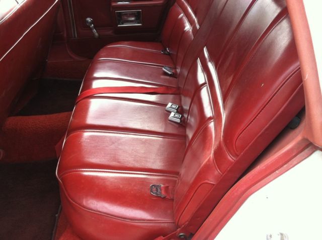 1977 White Oldsmobile Custom Cruiser Wagon