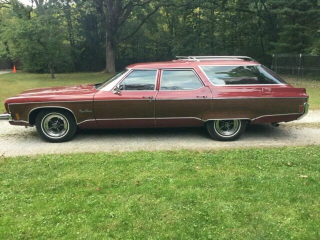 1973 Burgundy Oldsmobile Custom Cruiser Wagon
