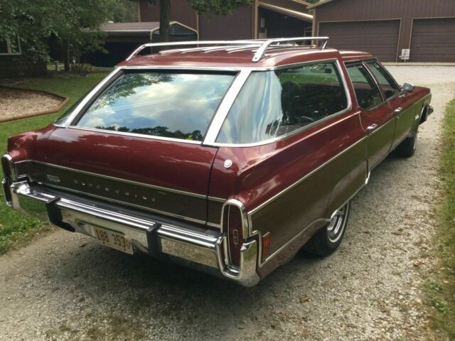 1973 Burgundy Oldsmobile Custom Cruiser Wagon