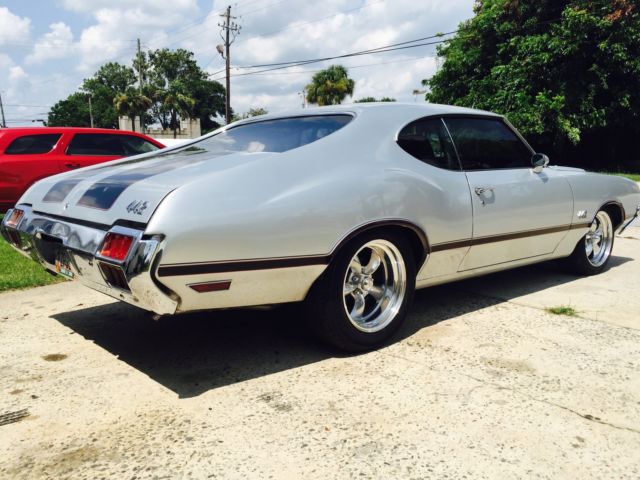 1972 Silver Oldsmobile 442 Hardtop