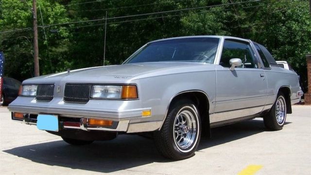 1988 Blue Oldsmobile Cutlass