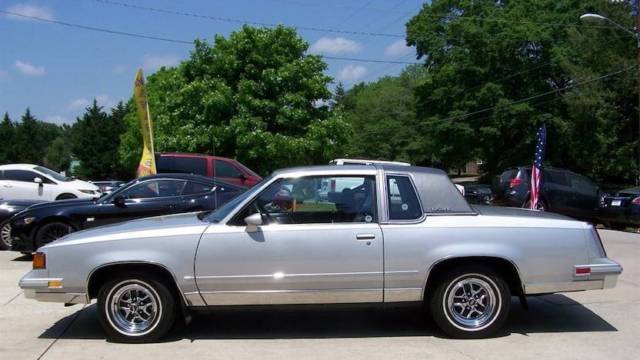 1988 Blue Oldsmobile Cutlass
