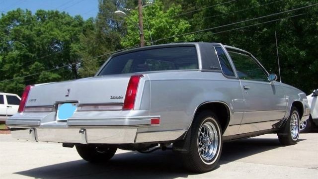 1988 Blue Oldsmobile Cutlass