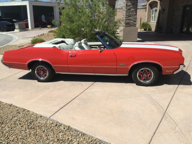 1972 Red oldsmobile Cutlas Supreme 442 Convertible