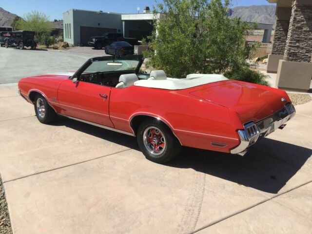 1972 Red oldsmobile Cutlas Supreme 442 Convertible