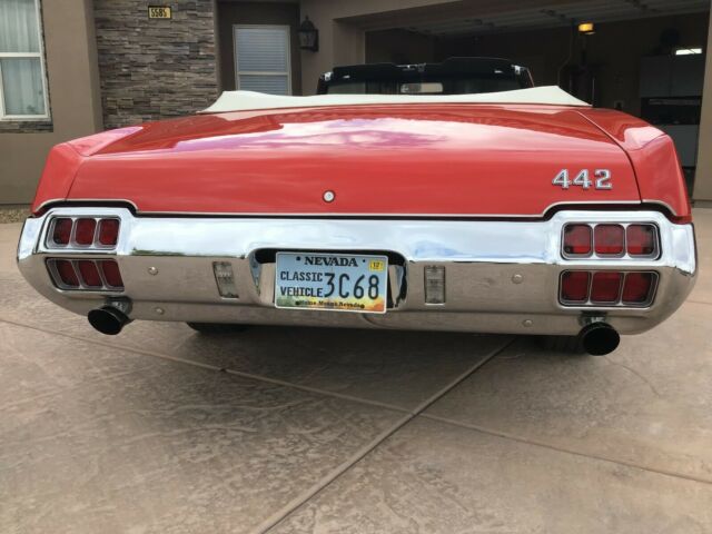 1972 Red oldsmobile Cutlas Supreme 442 Convertible