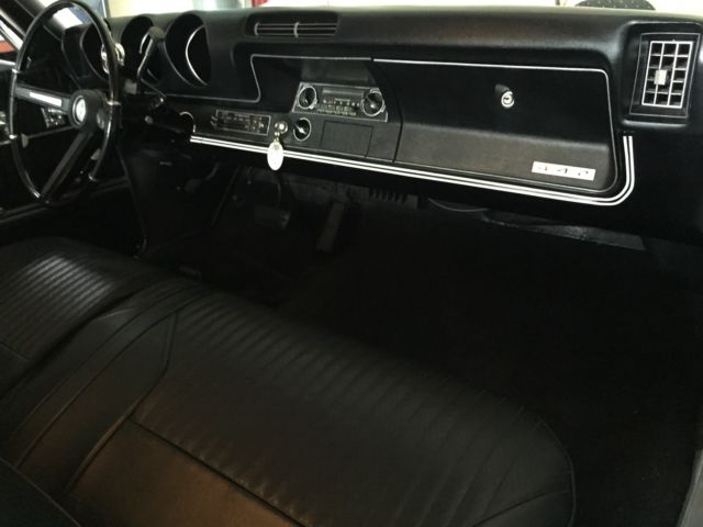 1968 White Oldsmobile 442 Coupe