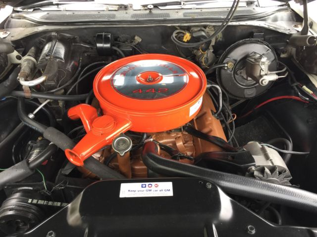 1968 White Oldsmobile 442 Coupe