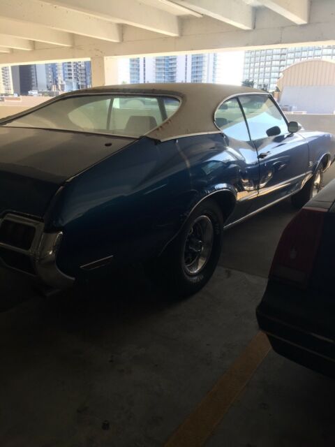 1972 Blue Oldsmobile Cutlass Coupe